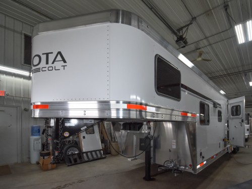 Colt 8411 Living Quarter Horse Trailer Preview Photo 10