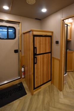 Colt 849 Living Quarter Horse Trailer Preview Photo 5