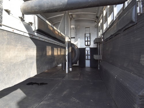 2002 C&C 2 HORSE STRAIGHT LOAD W/LIVING QUARTERS Preview Photo 16