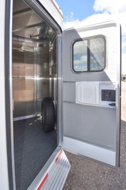 Julite Straight Load 2 Horse w/Dressing Room Preview Photo 10