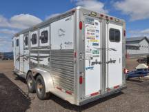 2003 CM 3 Horse Slant Overnighter Trailer Photo Thumbnail 4