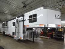 Colt 8411 Living Quarter Horse Trailer Photo Thumbnail 9