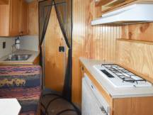 2003 CM 3 Horse Slant Overnighter Trailer Photo Thumbnail 5