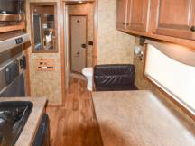 Exiss 7308 3 Horse Slant Living Quarters Horse Trailer Photo Thumbnail 3