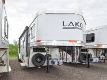 Lakota Colt 8311 Sofa 3 Horse Living Quarters Horse Trailer Photo Thumbnail 11