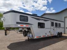 Silverado 7308 Living Quarter Horse Trailer Photo Thumbnail 11