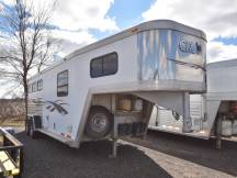 2003 CM 3 Horse Slant Overnighter Trailer Photo Thumbnail 2