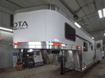 Colt 8411 Living Quarter Horse Trailer Photo Thumbnail 10