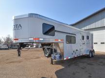 Colt 27 Slant Living Quarter Horse Trailer Photo Thumbnail 2